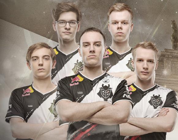 边路对位被 边路对位被