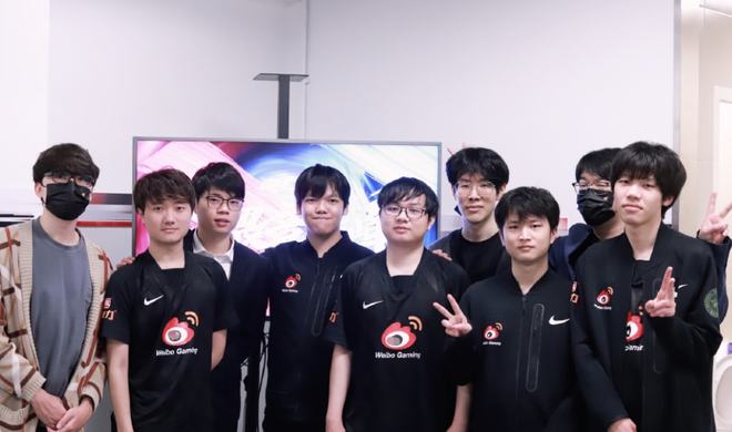 在暂停与投 在暂停与投